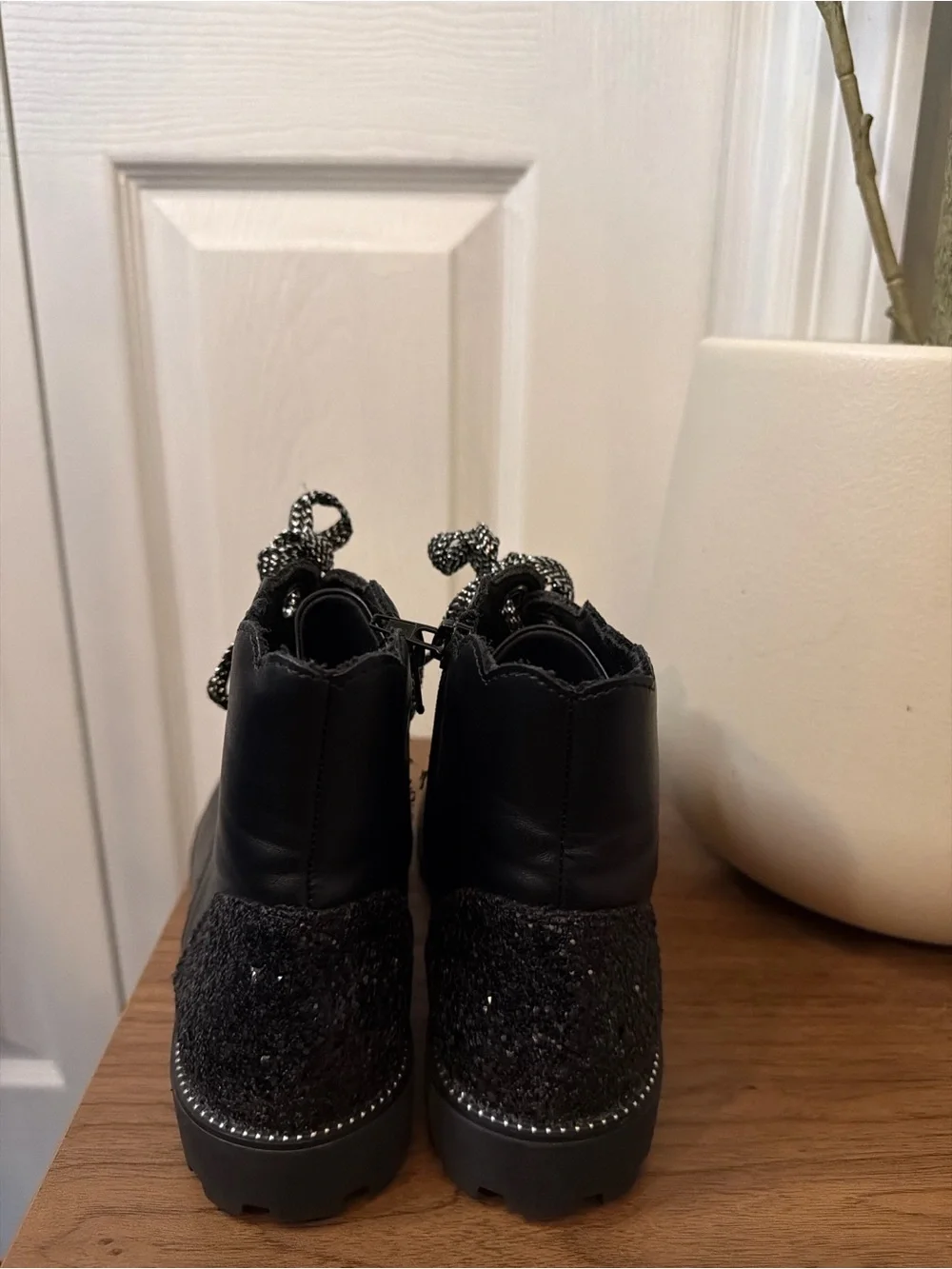 Cynthia Rowley Girls Black Combat Boots Scalloped Glitter Heel 4 Back to School